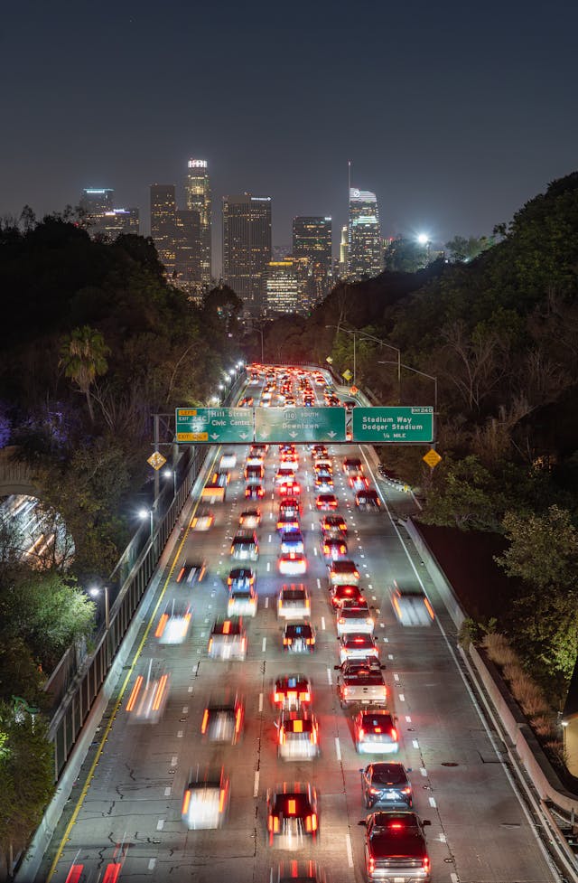 los angeles highway leading to city