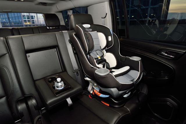 correctly mounted child carseat in a rental car